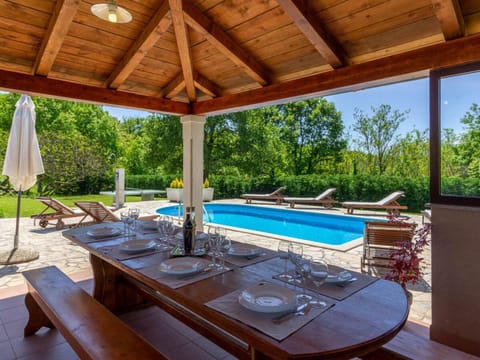 Charmantes Anwesen mit Privatpool, grossem Garten, Tischtennis, Badmintonplatz, BBQ, Outdoor-Kueche House in Istria County