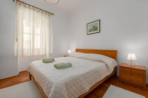 Strandnahes Apartment inmitten der Altstadt mit mediterranem Garten - nur 150 Meter zum Meer Apartment in Poreč