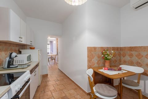 Strandnahes Apartment inmitten der Altstadt mit mediterranem Garten - nur 150 Meter zum Meer Apartment in Poreč
