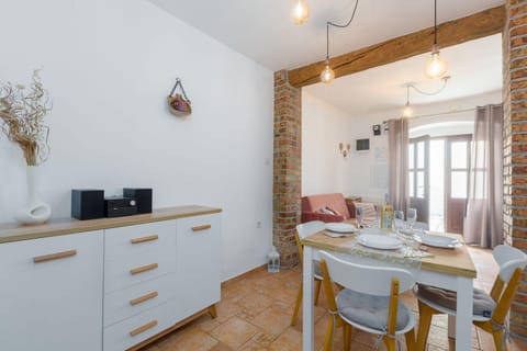 Strandnahes Apartment inmitten der Altstadt mit mediterranem Garten - nur 150 Meter zum Meer Apartment in Poreč
