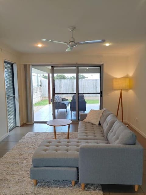 Private, modern 4 bedroom home Thornlands House in Capalaba