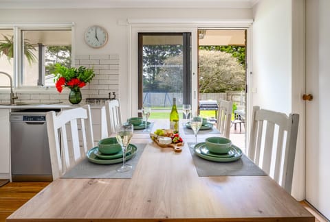 Coffee/tea facilities, Dining area