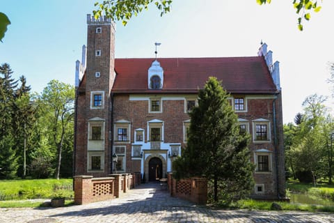 Zamek na wodzie w Wojnowicach Bed and Breakfast in Lower Silesian Voivodeship