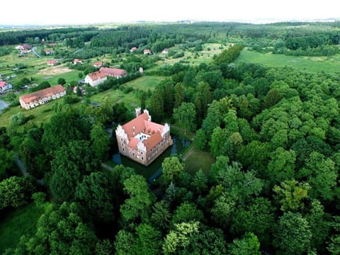 Zamek na wodzie w Wojnowicach Chambre d’hôte in Lower Silesian Voivodeship