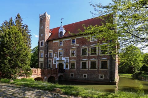 Zamek na wodzie w Wojnowicach Übernachtung mit Frühstück in Lower Silesian Voivodeship