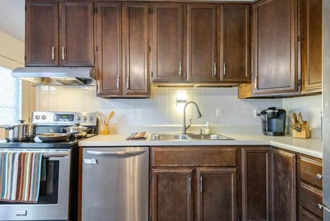 Kitchen or kitchenette, kitchen