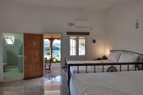 John's Guesthouse Bed and Breakfast in Ksamil