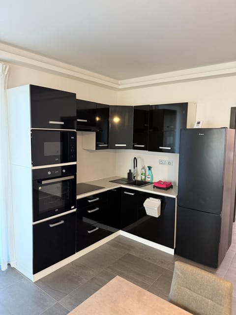 Byt apartman 72m2 private garden PARKING FREE Apartment in Prague