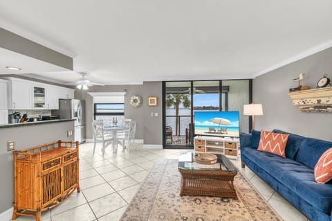 Living room, Seating area, Dining area, Sea view