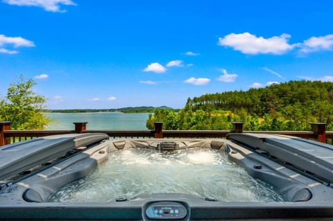 Luxury Cabin Slide into Lake Pool Hot Tub Games House in Douglas Lake