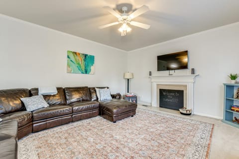 2 Mi to UNC Charlotte Family-Friendly Home House in Charlotte