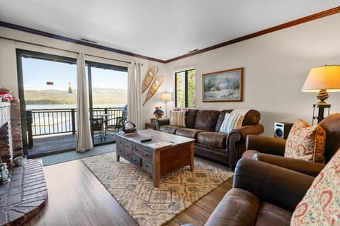 Living room, Lake view