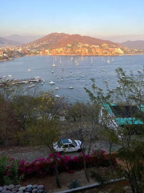 Villa Serena Vista, central, stunning views Apartment in Zihuatanejo