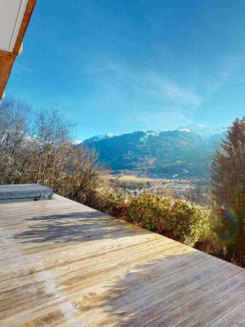 Mountain View, great location Chalet Joli Apartment in Surrey