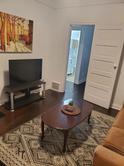 Pet Friendly Netflix Parking Apartment in Thunder Bay