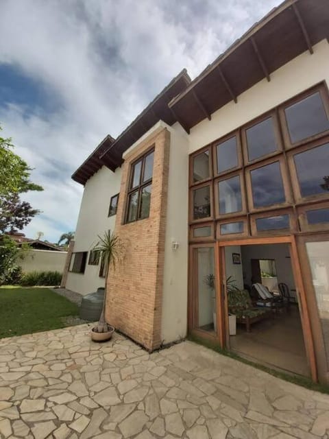 CASA DE PRAIA JUQUEHY COM PISCINA - perto da praia House in São Sebastião