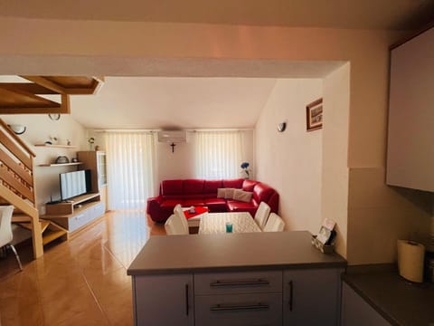 Living room, Dining area, City view, Quiet street view, Inner courtyard view