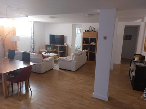 Quarto com wc privativa em Telheiras, Lisboa Vacation rental in Lisbon