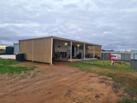 White Cliff Farm House House in Mildura