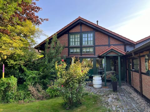 Property building, Garden, Balcony/Terrace, Garden view