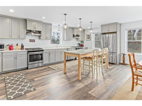 Dining area, kitchen