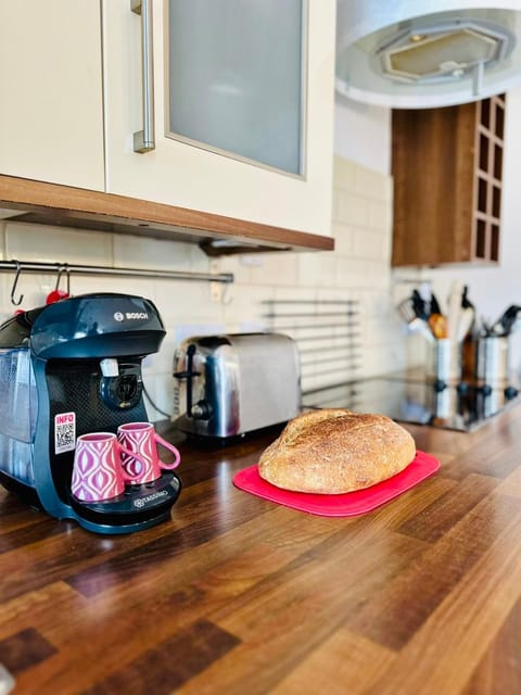 Coffee/tea facilities, Kitchen or kitchenette, toaster