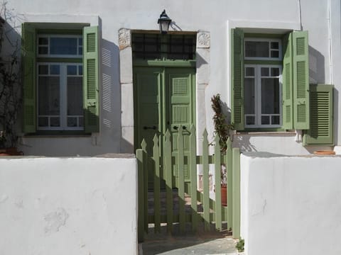 Property building, Facade/entrance