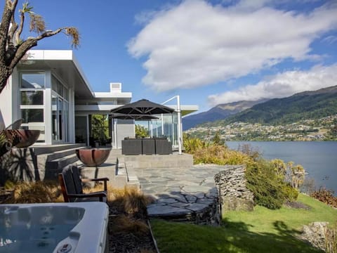 Property building, Patio, Spring, Natural landscape, Hot Tub, Lake view, Mountain view