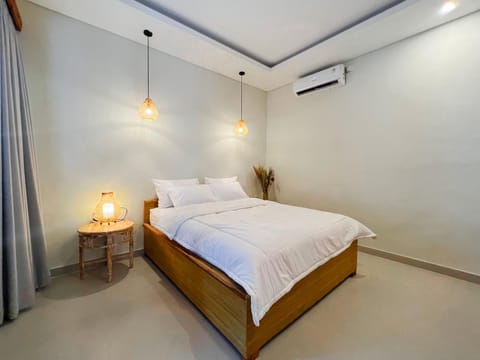 Bed, Photo of the whole room, Bedroom, air conditioner