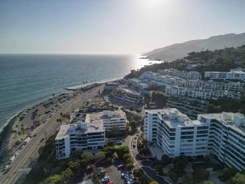 Property building, Nearby landmark, Day, Neighbourhood, Natural landscape, Bird's eye view, Beach, City view, Mountain view, Sea view, Street view, Location, Sunrise, Sunset