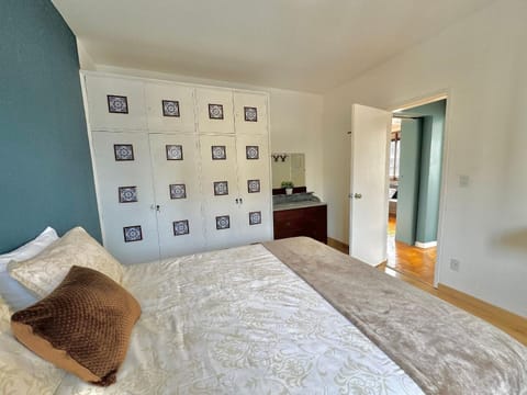 Photo of the whole room, Bedroom