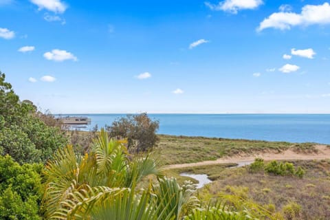 Beach Overlook - Absolute Resort-style Living Apartment in Hervey Bay