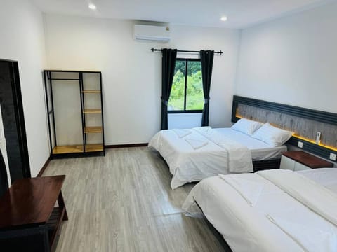 Bed, Photo of the whole room, Bedroom, air conditioner