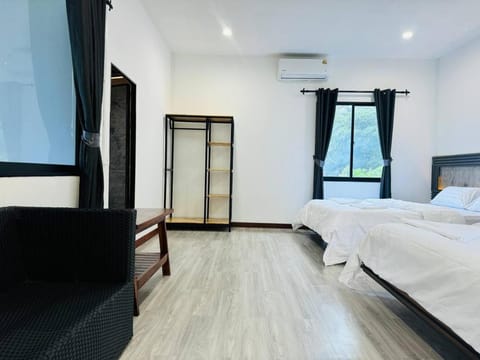 Bed, Photo of the whole room, Bedroom, air conditioner