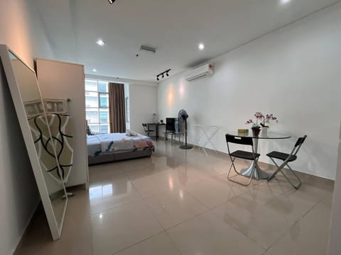 #27 Studio First Subang Mall SS15 Courtyard--2mins to SS15 LRT !2-3 PAX! Apartment in Subang Jaya