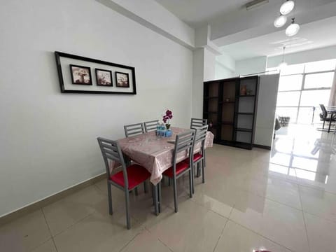 #25 Studio SS15 First Subang Courtyard--2mins to SS15 LRT !2-3PAX! Apartment in Subang Jaya