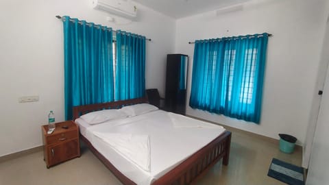 Photo of the whole room, Bedroom, air conditioner