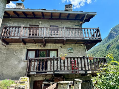 Property building, Spring, Day, Natural landscape, Winter, Balcony/Terrace, Mountain view