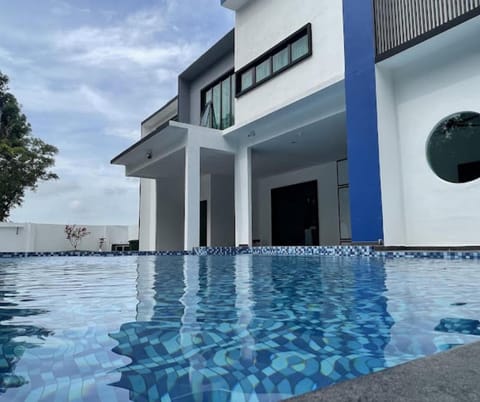 Property building, Pool view