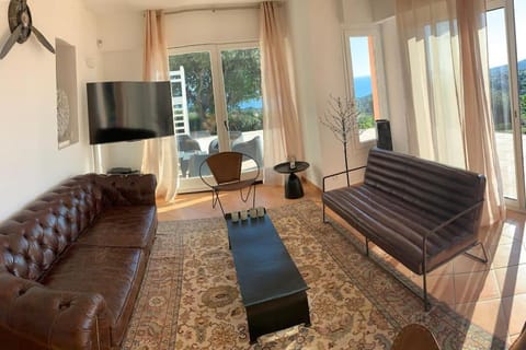 Living room, Mountain view, Sea view