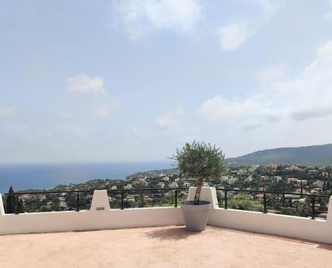 Patio, Mountain view, Sea view