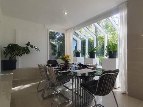 Dining area, Garden view