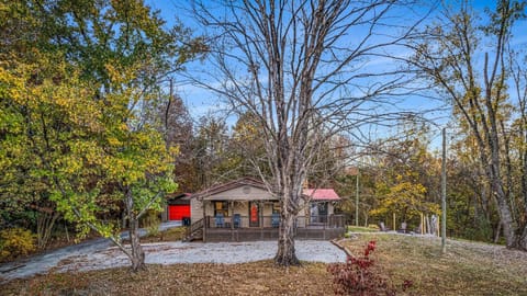 Hilltop Escape Serene Cabin Dog-friendly near Gatlinburg House in Sevierville