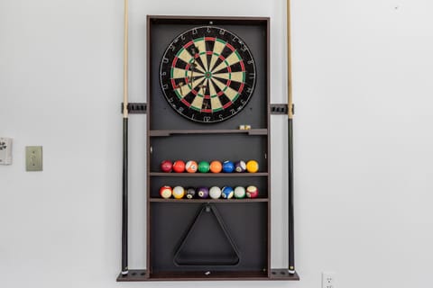 Darts, Game Room, Game Room