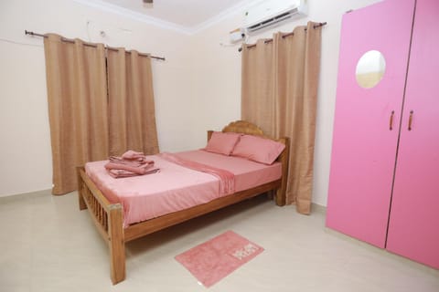 Bed, Photo of the whole room, Bedroom, towels, wardrobe, air conditioner