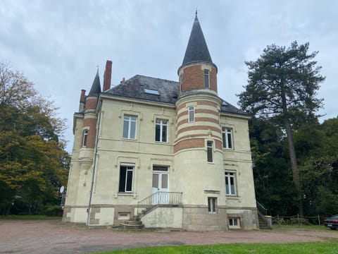 Property building, Day, Natural landscape, Landmark view