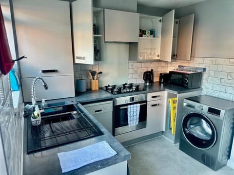 Kitchen or kitchenette, oven, stove, washing machine