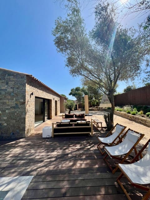 Patio, Garden, Garden view, sunbed