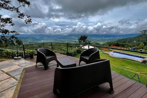 Cabaña Vistas Paraíso House in Cartago Province, Costa Rica