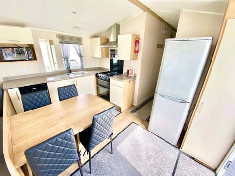 Luxury Chichester caravan Seaside Retreat Maison in Bracknell